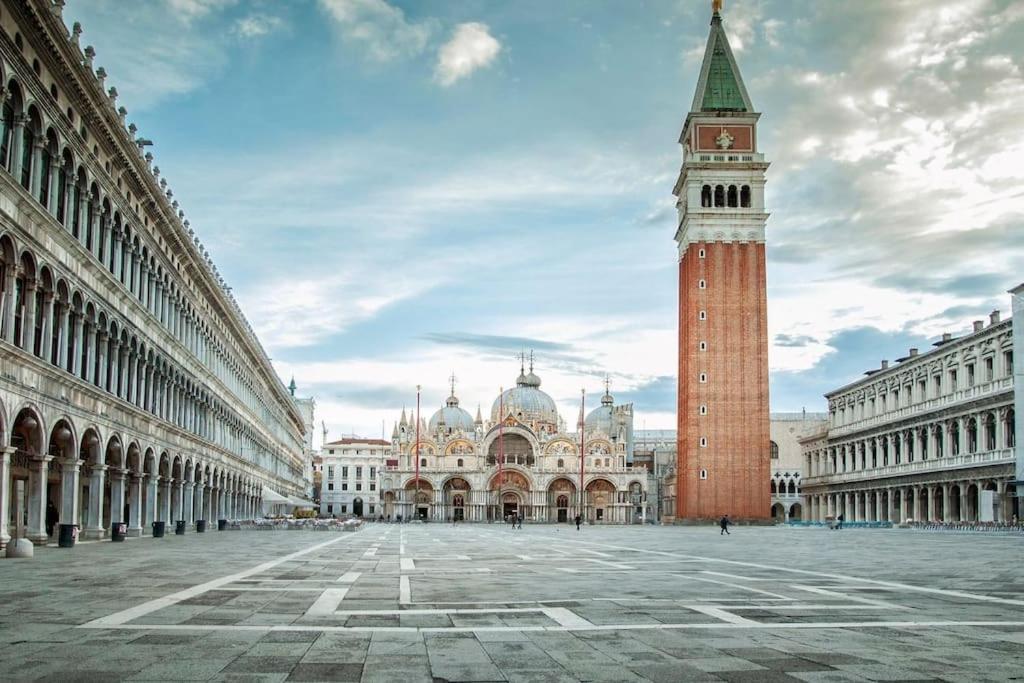 2 Min Da Piazza San Marco L-Home Venesia Bagian luar foto