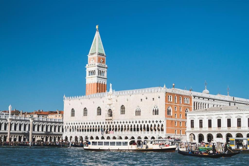 2 Min Da Piazza San Marco L-Home Venesia Bagian luar foto